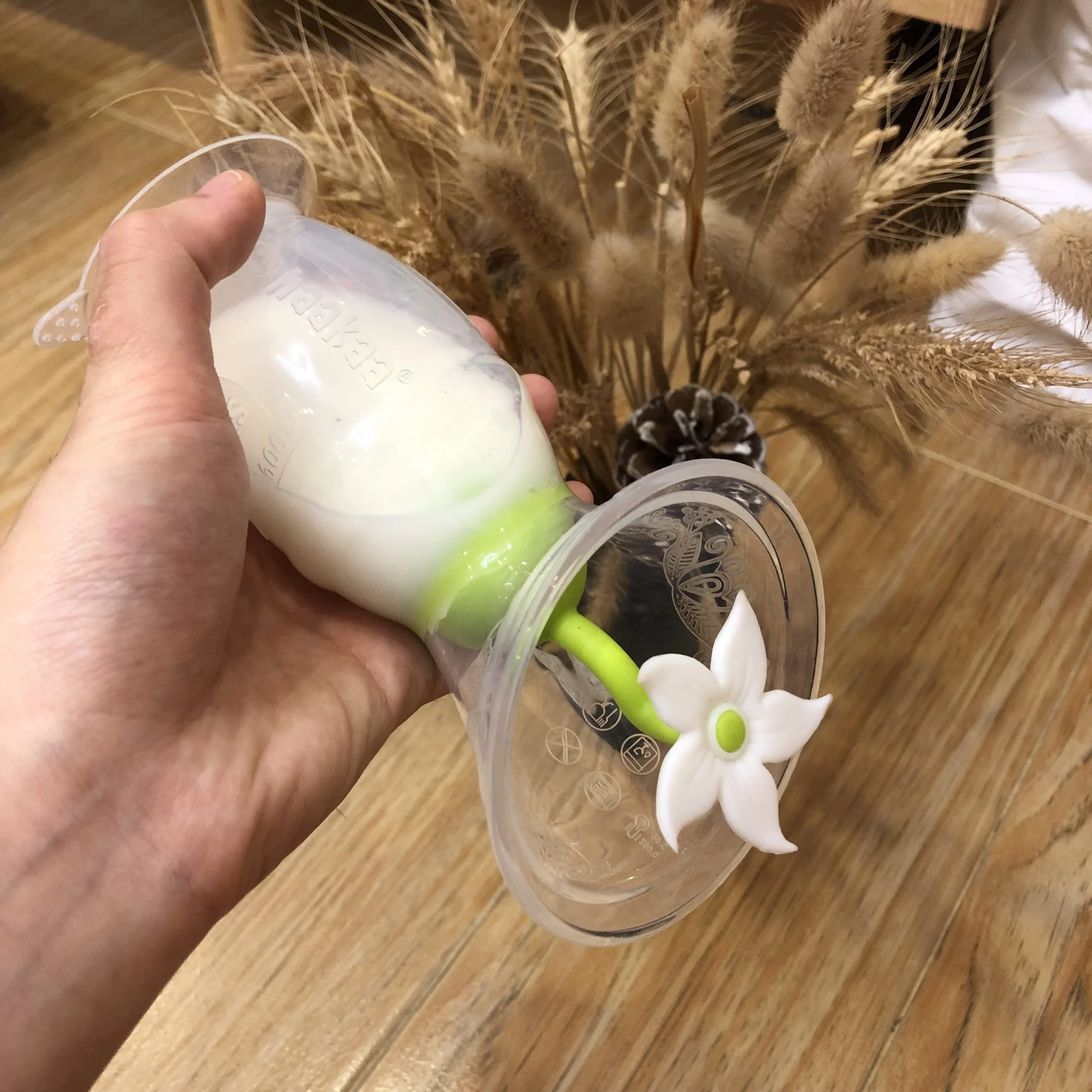 Flower stopper in Haakaa breast pump