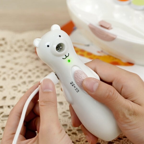Haakaa Happii Bear Rechargeable Nail Care Set charging